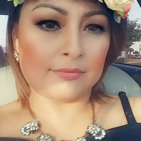 Meet your Posher, Elsa - Picture 1 of 1